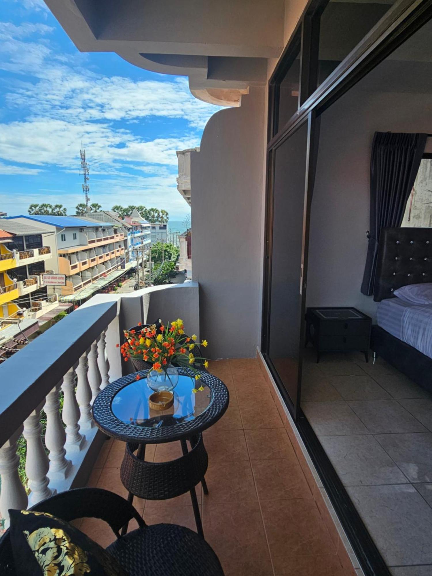 Candy Beach Seaview Jomtien Exterior foto